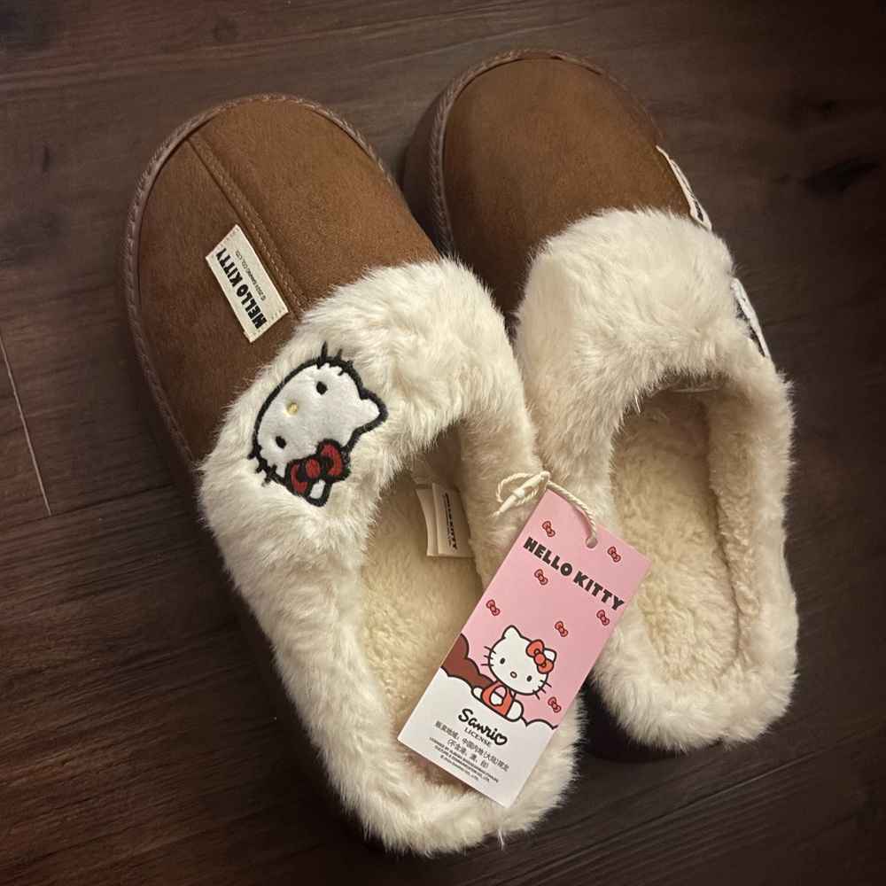 Hello Kitty Slippers ✿⋆｡˚